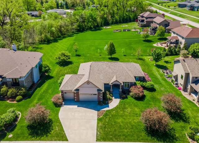 Property at 10612 NW 75th Pl, Johnston, IA 50131, 4 beds, 3 baths