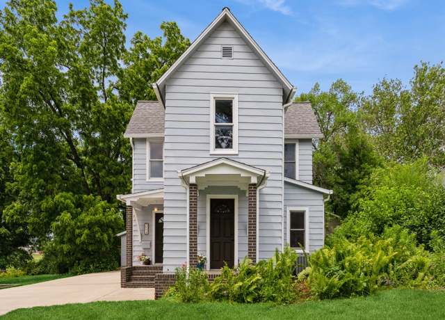 Property at 324 9th St, West Des Moines, IA 50265, 3 beds, 2 baths