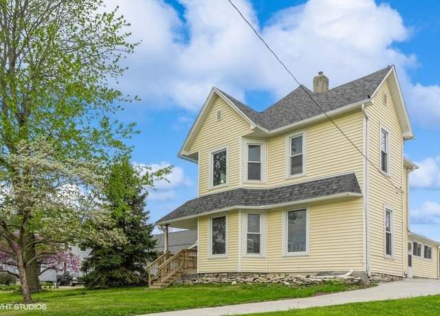 Property at 1201 N Court St, Ottumwa, IA 52501, 5 beds, 2 baths