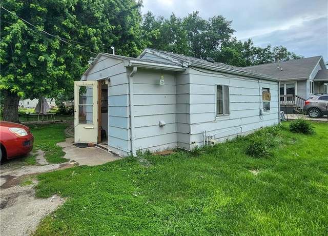 Property at 100 SE 34th St, Des Moines, IA 50317, 2 beds, 1 bath