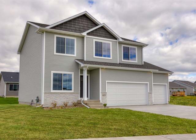 Property at 1077 NW Yorktown Dr, Waukee, IA 50263, 4 beds, 2.5 baths