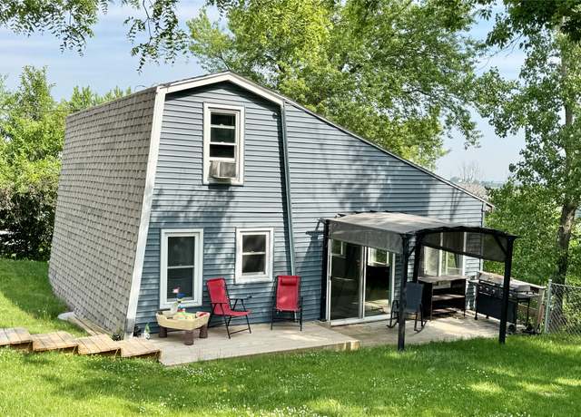 Property at 6033 N Lakeshore Dr, Brooklyn, IA 52211, 2 beds, 1 bath