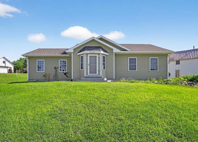 Property at 403 Elm St, De Soto, IA 50069, 3 beds, 2 baths