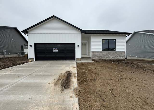 Property at 16614 Walnut Meadows Dr, Urbandale, IA 50323, 3 beds, 2 baths