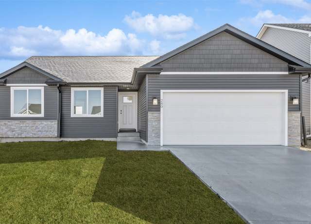 Property at 280 NW Lavelle Ct, Waukee, IA 50263, 3 beds, 2 baths