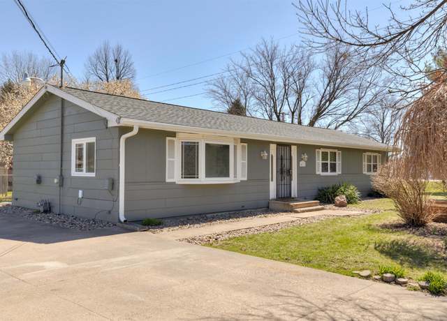 Property at 4617 NE 33rd Ct, Des Moines, IA 50317, 3 beds, 1.5 baths