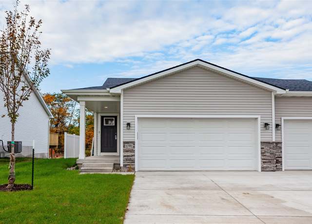 Property at 2717 13th St NE, Bondurant, IA 50035, 3 beds, 3 baths