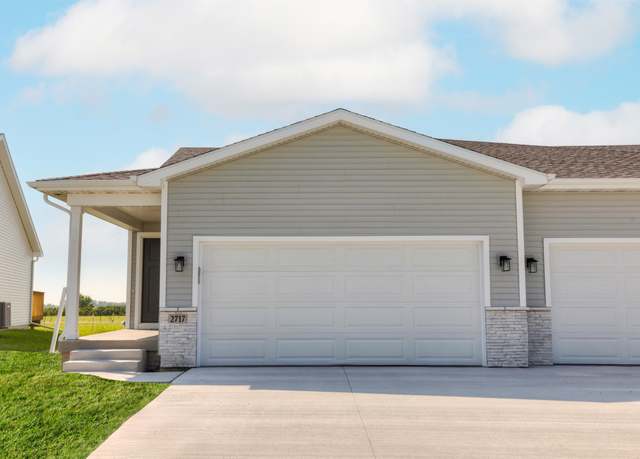Property at 2717 13th St NE, Bondurant, IA 50035, 3 beds, 3 baths