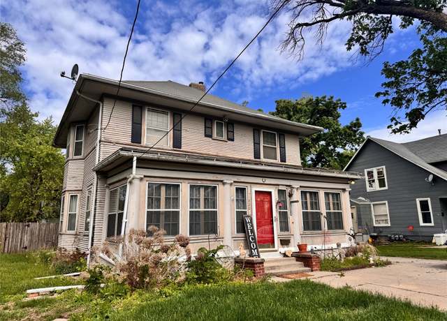 Property at 1820 9th St, Des Moines, IA 50314, 3 beds, 2 baths