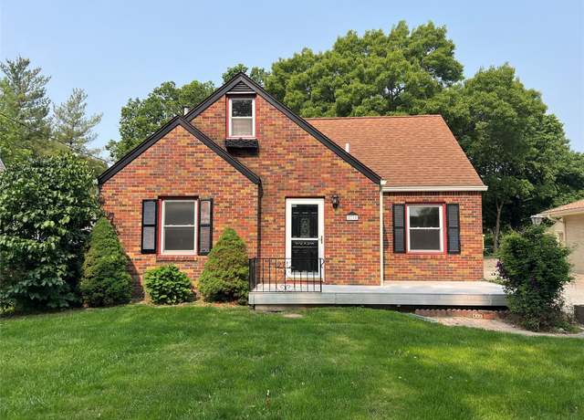 Property at 2712 49th St, Des Moines, IA 50310, 3 beds, 2 baths