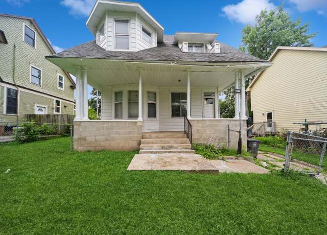 Property at 1534 9th St, Des Moines, IA 50314, 4 beds, 1.5 baths