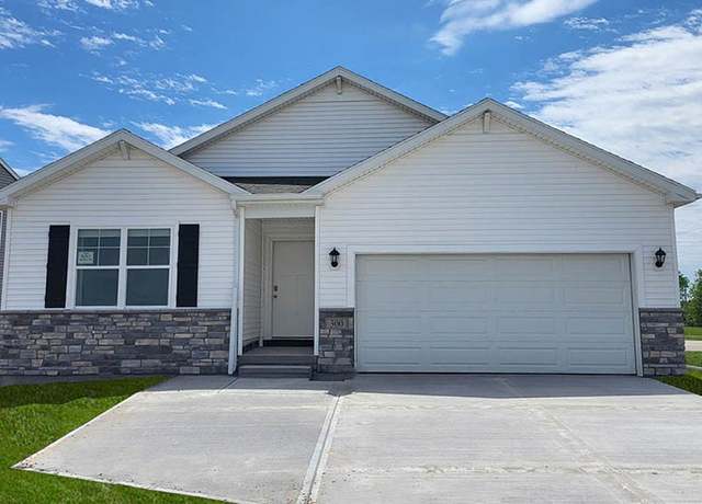 Property at 5101 169th St, Urbandale, IA 50322, 4 beds, 3 baths