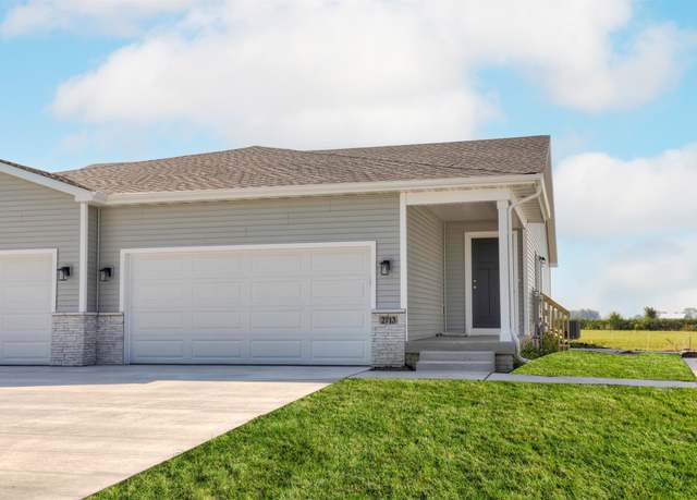 Property at 2713 13th St NE, Bondurant, IA 50035, 3 beds, 3 baths