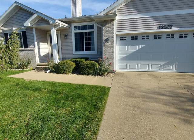 Property at 12527 Douglas Pkwy, Urbandale, IA 50323, 2 beds, 3 baths