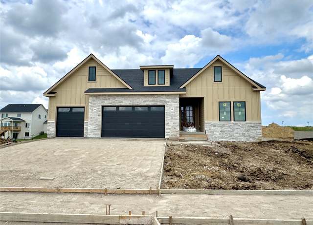 Property at 425 NW Red Oak Ct, Waukee, IA 50263, 4 beds, 3 baths