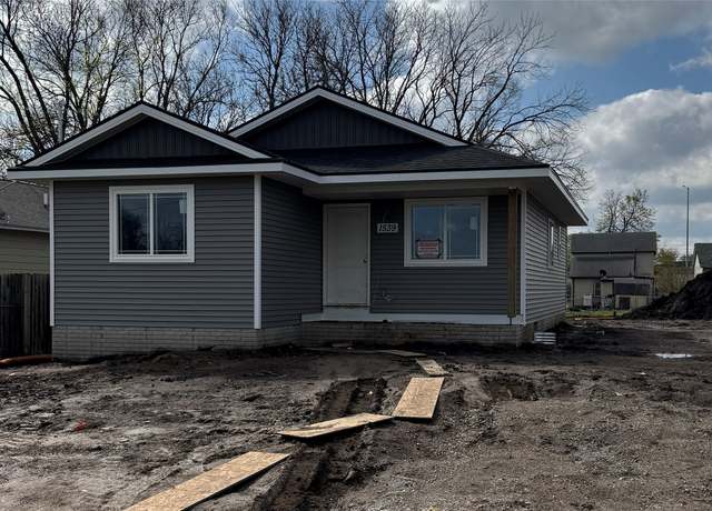 Property at 1539 Walker St, Des Moines, IA 50316, 3 beds, 2 baths