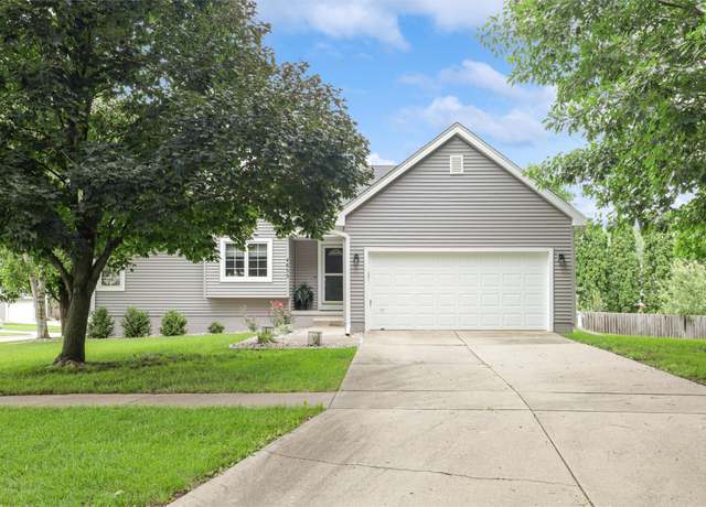 Property at 4855 Coachlight Dr, West Des Moines, IA 50265, 3 beds, 3 baths