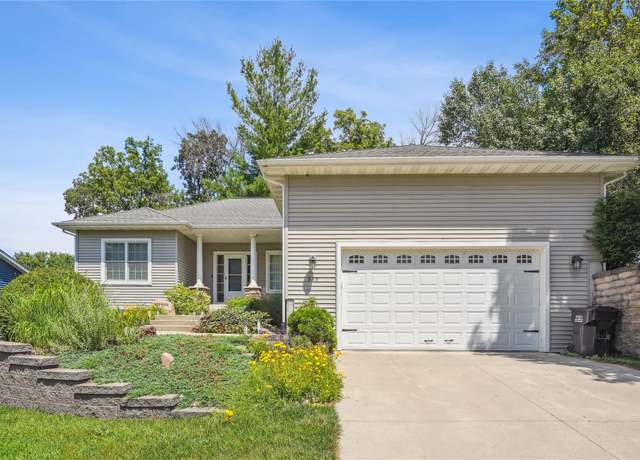 Property at 929 Sampson Dr, Nevada, IA 50201, 5 beds, 3 baths