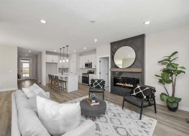 Property at 1575 NW Parkside Ln, Waukee, IA 50263, 5 beds, 3 baths