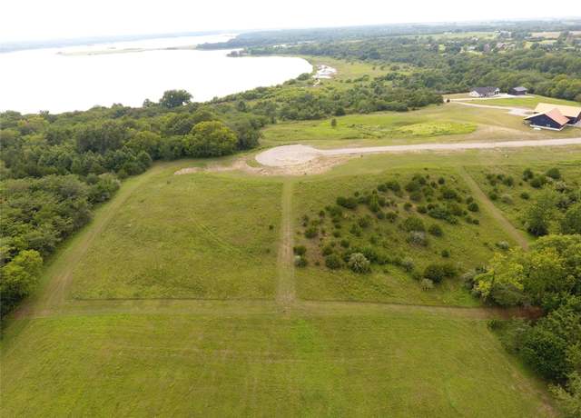 Property at 398 Lake Dr, Melrose, IA 52569