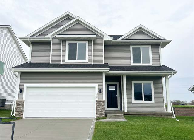Property at 6806 SE 7th Ave, Pleasant Hill, IA 50327, 4 beds, 2.5 baths