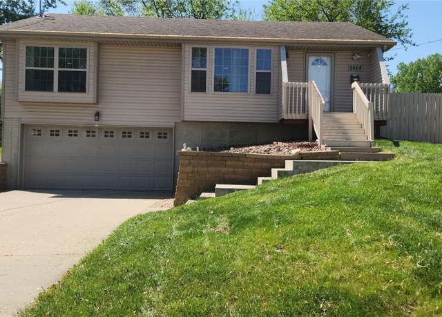 Property at 5804 Snyder Ave, Des Moines, IA 50322, 4 beds, 3 baths