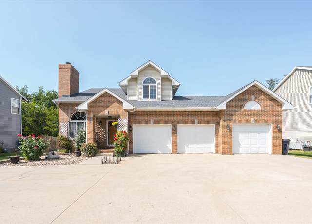 Property at 1018 SW Ankeny Rd, Ankeny, IA 50023, 3 beds, 2.5 baths