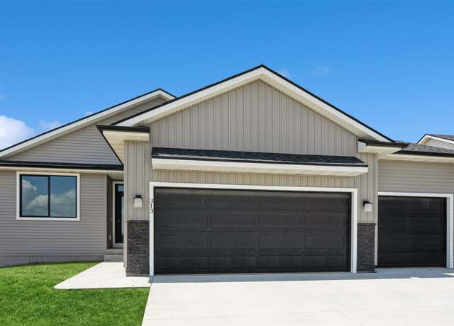 Property at 313 N 19th St, Indianola, IA 50125, 3 beds, 2 baths