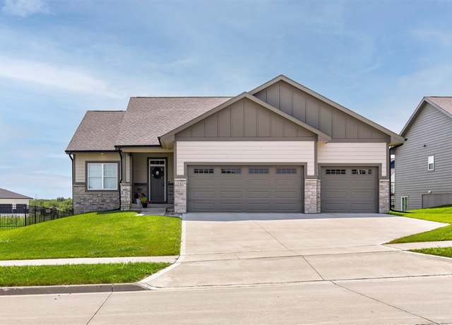 Property at 16404 Northpark Dr, Urbandale, IA 50323, 4 beds, 3 baths