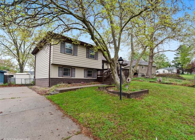 Property at 4508 SE 3rd St, Des Moines, IA 50315, 4 beds, 2 baths