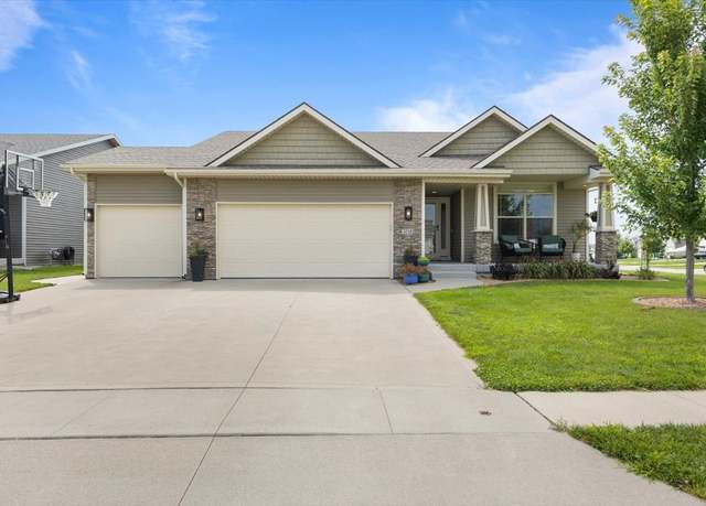 Property at 2018 NW Woodland Ct, Ankeny, IA 50023, 4 beds, 3 baths