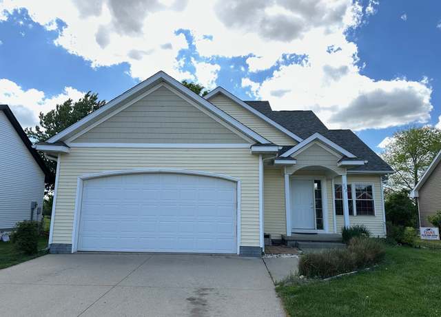 Property at 322 N 15th Ave, Winterset, IA 50273, 3 beds, 2.5 baths