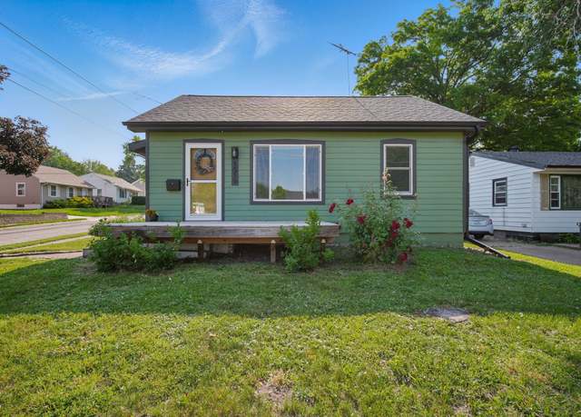 Property at 1519 E 30th St, Des Moines, IA 50317, 4 beds, 2 baths