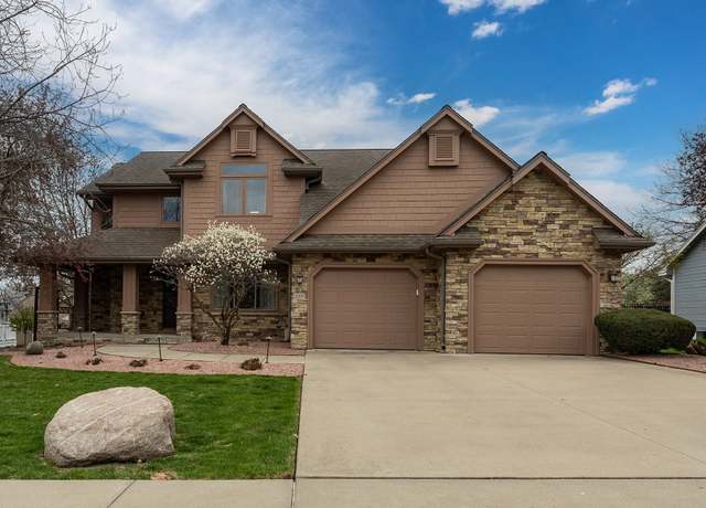 Property at 2200 9th St SW, Altoona, IA 50009, 3 beds, 2.5 baths