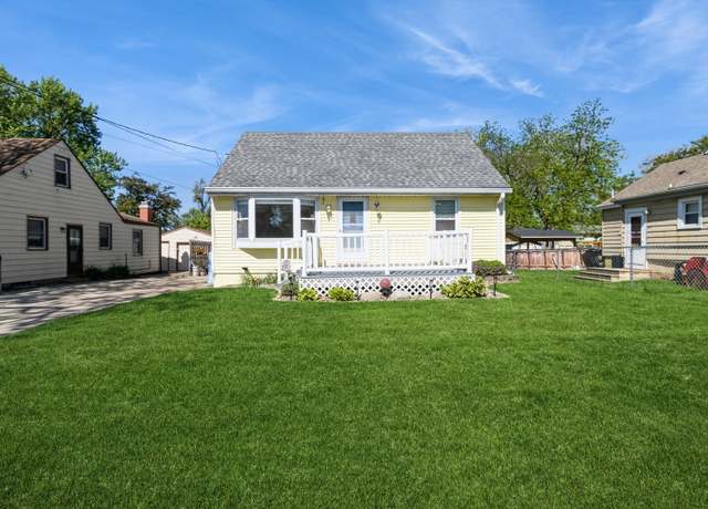 Property at 2322 E 39th St, Des Moines, IA 50317, 3 beds, 1 bath