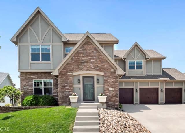 Property at 2410 SW 17th St, Ankeny, IA 50023, 4 beds, 3 baths