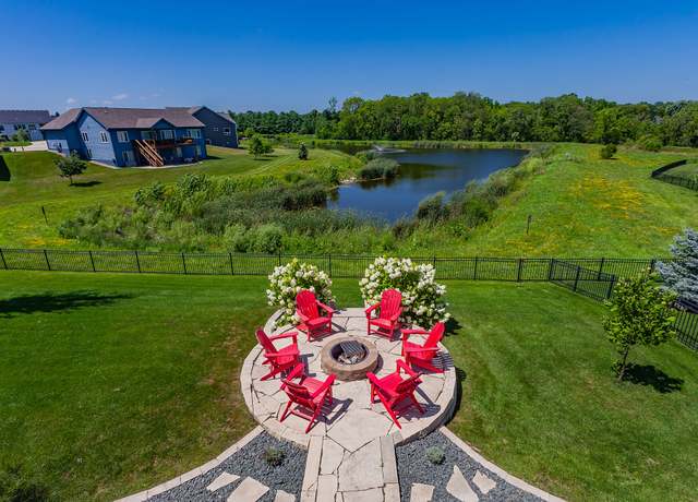 Property at 685 Indian Ridge Dr, Waukee, IA 50263, 4 beds, 3.5 baths