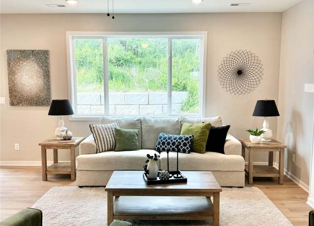 Property at 617 W Wright Rd, Norwalk, IA 50211, 3 beds, 2.5 baths