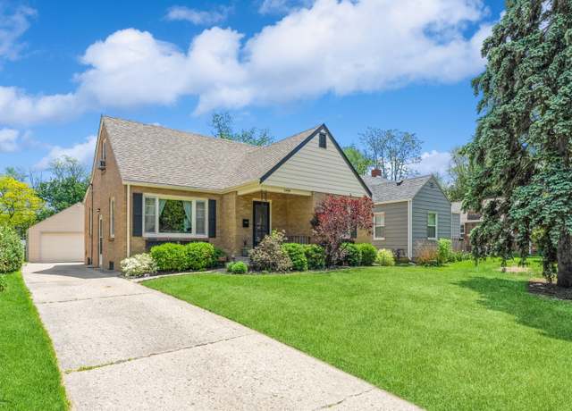 Property at 2409 37th St, Des Moines, IA 50310, 3 beds, 2 baths