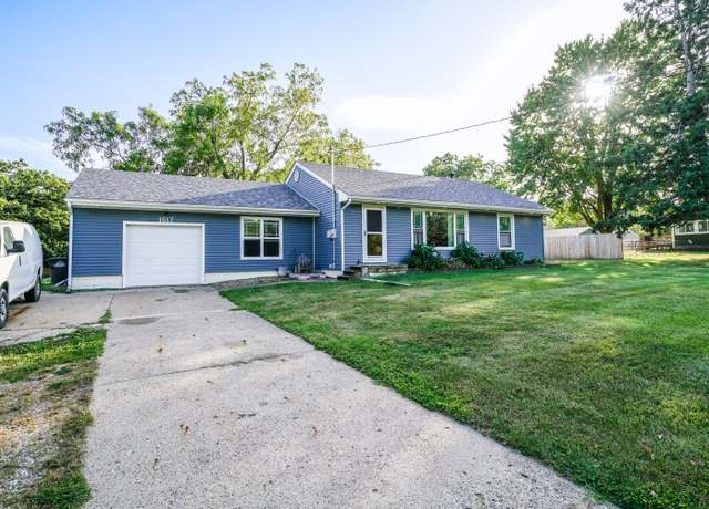 Property at 1617 Evergreen Ave, Des Moines, IA 50320, 3 beds, 1 bath