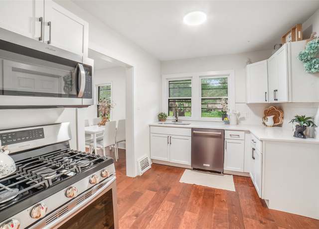 Property at 3121 Mahaska Ave, Des Moines, IA 50317, 2 beds, 1 bath