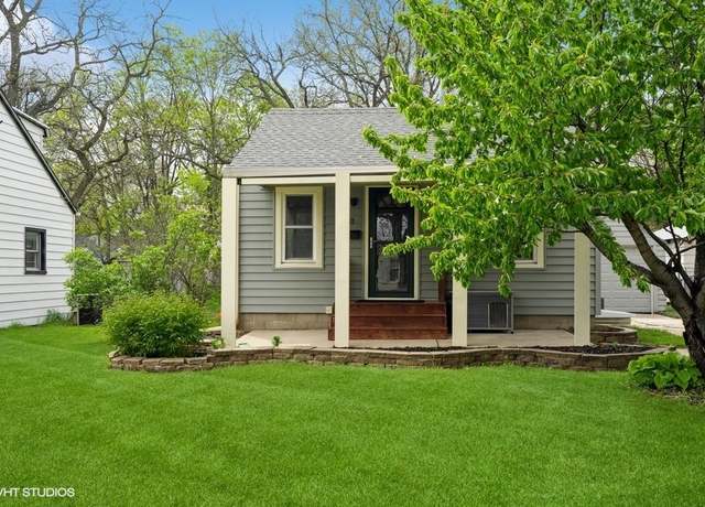 Property at 512 14th St, West Des Moines, IA 50265, 2 beds, 2 baths