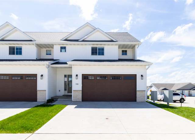 Property at 720 Spruce St NW, Bondurant, IA 50035, 3 beds, 2.5 baths