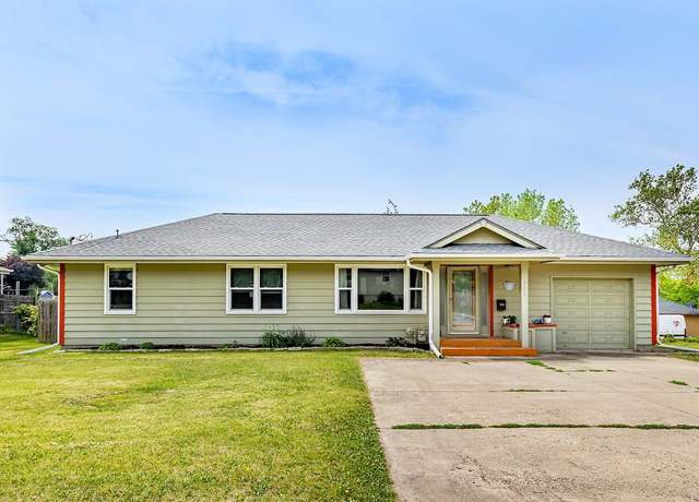 Property at 7306 Douglas Ave, Urbandale, IA 50322, 4 beds, 2 baths