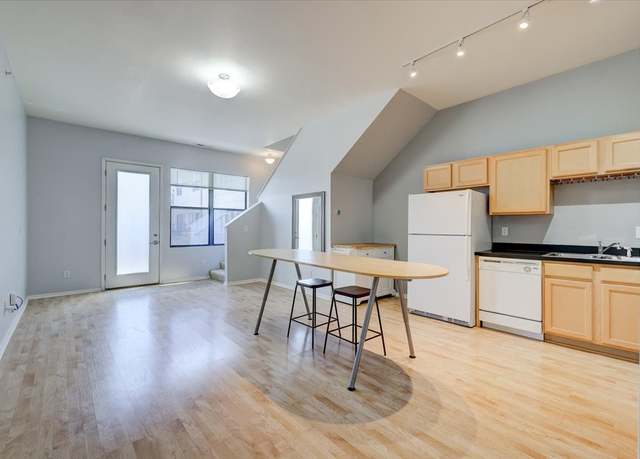 Property at 400 E Locust St #211, Des Moines, IA 50309, 1 bed, 1 bath