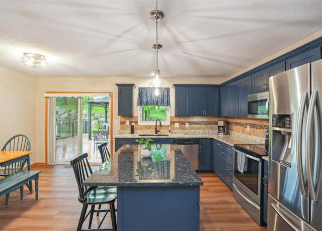 Property at 5200 Pine Valley Dr, Pleasant Hill, IA 50327, 3 beds, 3 baths