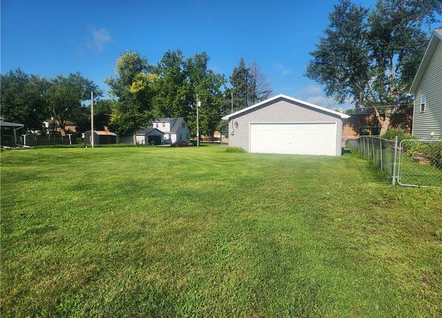 Property at 821 W 6th St S, Newton, IA 50208