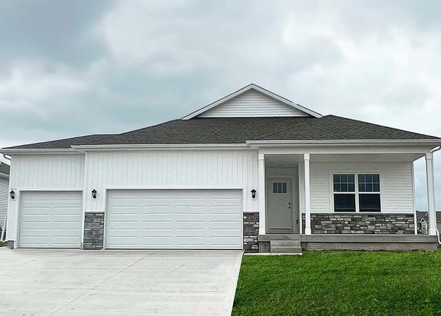 Property at 14528 Ironwood Ct, Urbandale, IA 50111, 4 beds, 3 baths