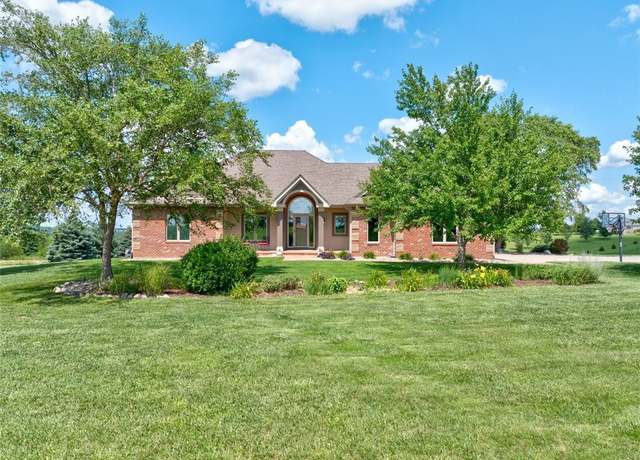 Property at 8677 Hoover Trl, Indianola, IA 50125, 4 beds, 3 baths