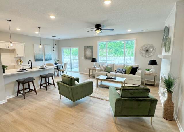 Property at 625 W Wright Rd, Norwalk, IA 50211, 3 beds, 2.5 baths